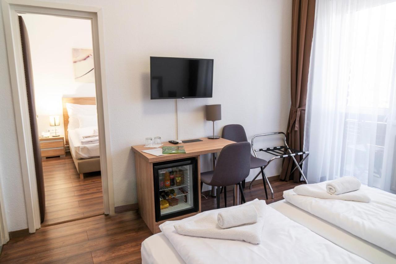 Ozoon Hotel นีเรกฮาซา ภายนอก รูปภาพ