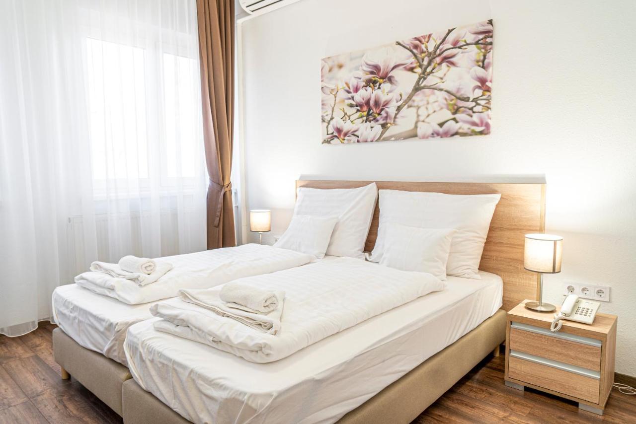 Ozoon Hotel นีเรกฮาซา ภายนอก รูปภาพ
