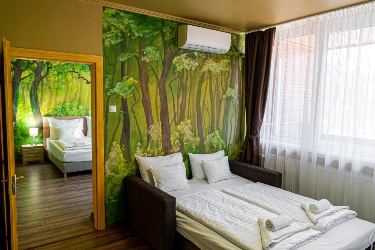 Ozoon Hotel นีเรกฮาซา ภายนอก รูปภาพ