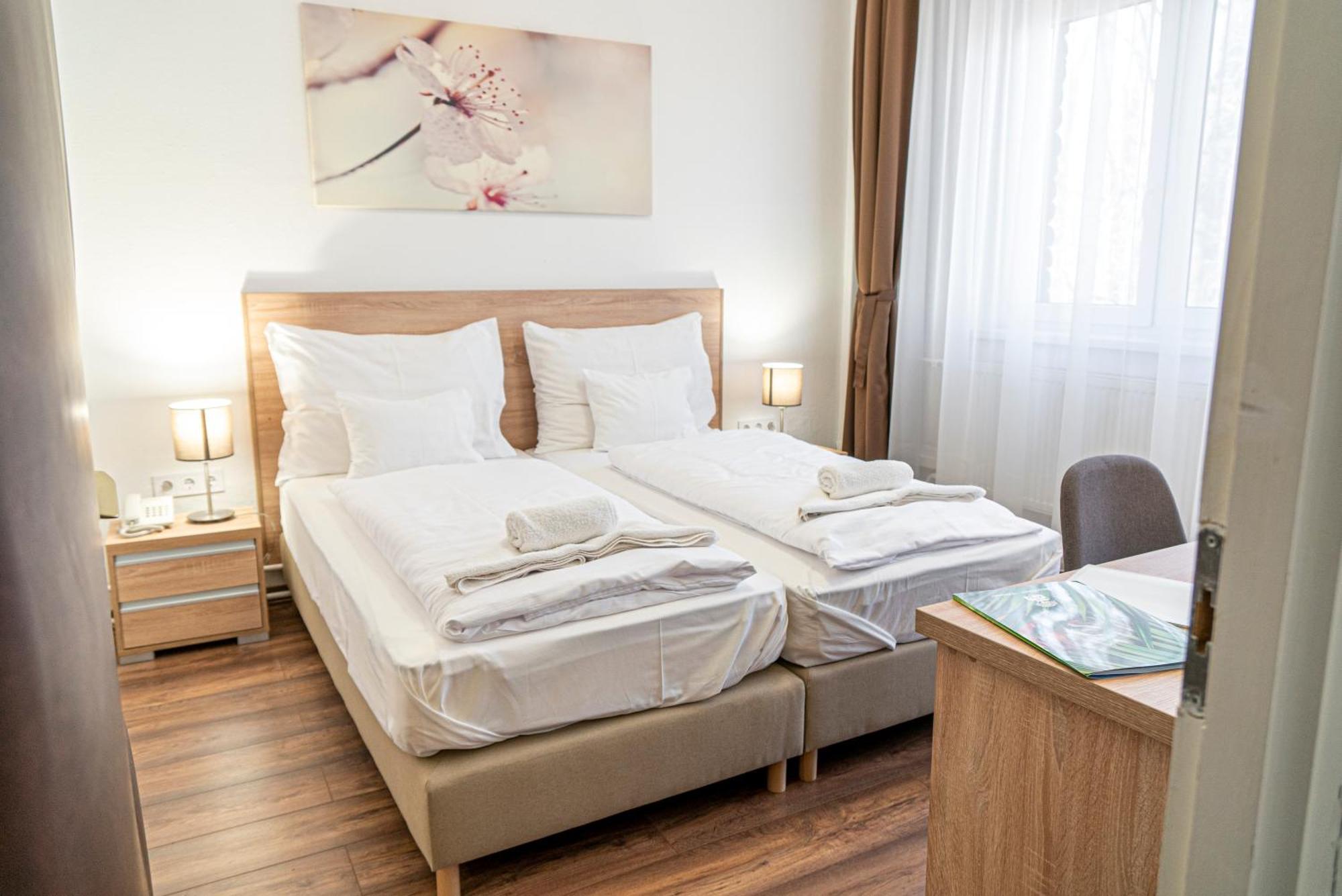 Ozoon Hotel นีเรกฮาซา ภายนอก รูปภาพ