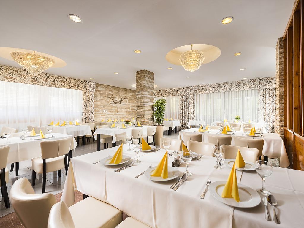 Ozoon Hotel นีเรกฮาซา ภายนอก รูปภาพ